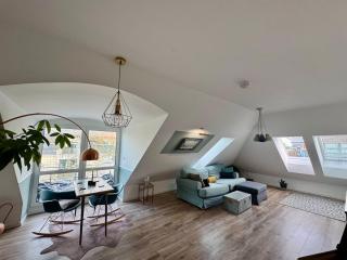 Sunny Attic Studio Central & Close to BER Airport - 0