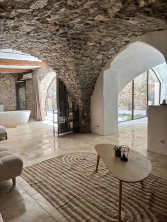 Suite l'Écrin Caché avec billard et baignoire îlot - 1