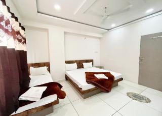 Hotel S H A L I M A R ! UJJAIN, Near Mahakal Temple & Railway station,Fully Air conditioned Rooms with Wifi And Parking, , BEST HOTEL IN UJJAIN - Ujjain - 2