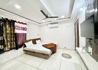 Hotel S H A L I M A R ! UJJAIN, Near Mahakal Temple & Railway station,Fully Air conditioned Rooms with Wifi And Parking, , BEST HOTEL IN UJJAIN - Ujjain - 0