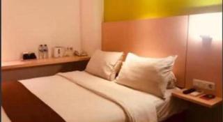 Front One Hotel Jayapura - 4