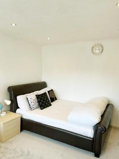 Qasr E Noor - Cardiff - 1