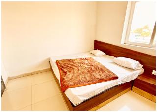 Near Mahakal Temple Hotel SRI- D K D ! Ujjain,Near Railway station, Fully Air conditioned Rooms & Spacious Room With wifi- Lift and Restaurant Facilities, BEST HOTEL IN UJJAIN - Ujjain - 5