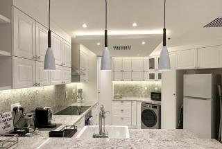 New Stunning Dubai Marina 1BR apartment in the Iconic Waves Tower! - 6