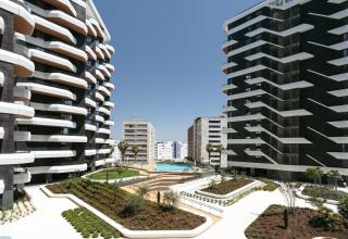 Premium Flat w/ Balcony & Pool by HostWise - Lissabon - 0