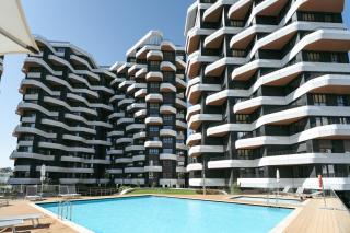 Premium Flat w/ Balcony & Pool by HostWise - Lissabon - 6