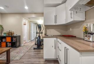 Private & Beautifully Finished Suite, Windermere - Edmonton - 6