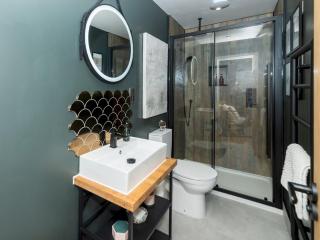 The Lodge - Elegant Comfort in a Peaceful Setting - Reading - 7