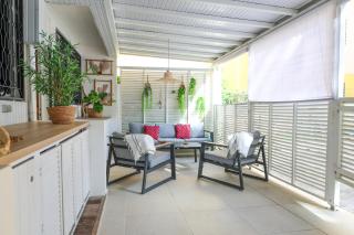 Sur la plage coco, au bord du lagon de Ste Anne - 8