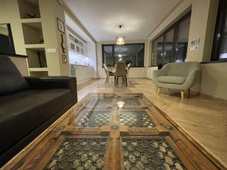 Premium Studio Apartment in Private Villa Nisim - Batak - 0