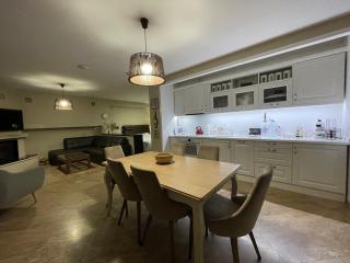 Premium Studio Apartment in Private Villa Nisim - Batak - 1