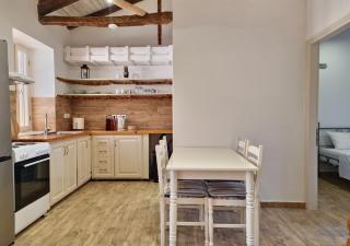 Alekos Cozy Stone 2BR Home Karya Center - 6