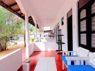 Alles Beach Hotel - Trincomalee - 9