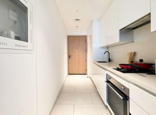 Spacious Studio Private Balcony Sea View - 1