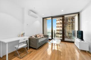 Prime Location & Central Views Nest at MelCBD 2B1B - 0