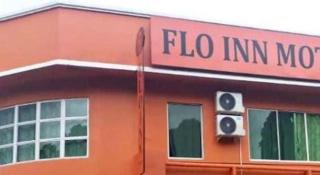 OYO HOME 90768 Flo Inn Motel - Kampong Parit - 3