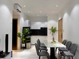 Lá Homestay - Marina Plaza Balcony Apartment with City or River View - 3