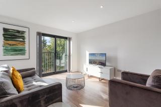 Private Apartments & En-suite Double Rooms - 5 Minute Walk to Hendon Central Station - Reach Central London in just 21 Minutes - Golders Green - 5