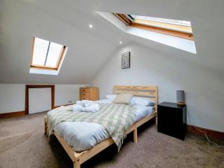 Furnished 4BR Home - Fast WiFi, Washer & Kitchen - Brighton & Hove - 9