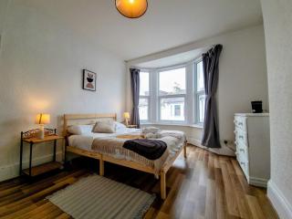 Furnished 4BR Home - Fast WiFi, Washer & Kitchen - Brighton & Hove - 6