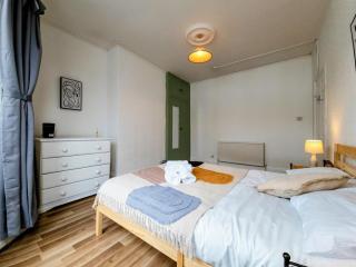 Furnished 4BR Home - Fast WiFi, Washer & Kitchen - Brighton & Hove - 4