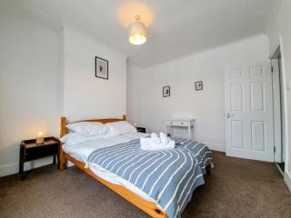 Furnished 4BR Home - Fast WiFi, Washer & Kitchen - Brighton & Hove - 1