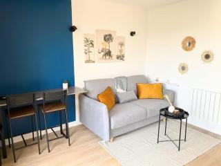 Charming Studio Close to Tram A Palais de Justice - 0