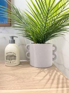 Charming Studio Close to Tram A Palais de Justice - 2