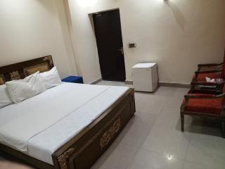 AK Hotel Of Guest House - Lahore - 4