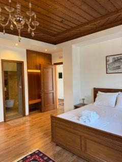 Castle Hotel - Gjirokastër - 6