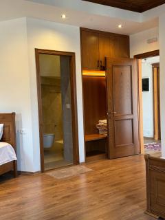 Castle Hotel - Gjirokastër - 8