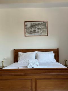 Castle Hotel - Gjirokastër - 9