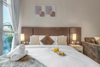 Serene Palm Studio - Rooftop Infinity Pool & Private Beach Access - 4