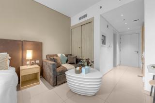 Serene Palm Studio - Rooftop Infinity Pool & Private Beach Access - 2