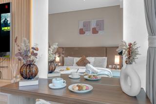 Serene Palm Studio - Rooftop Infinity Pool & Private Beach Access - 6