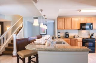 Wyndham Waikiki Beach Walk 2BR Apartment with Resort Access - 4