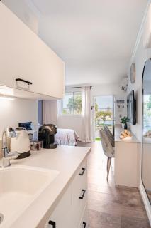 GW009 Gugel Waves Patio and Pool Seaview Apartment - Nahariyya - 7