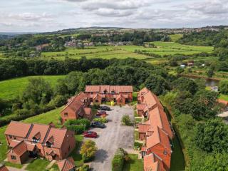 Whitby Cottage and Pool - Cinder Track Walks - 2