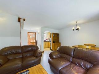 Whitby Cottage and Pool - Cinder Track Walks - Whitby - 1