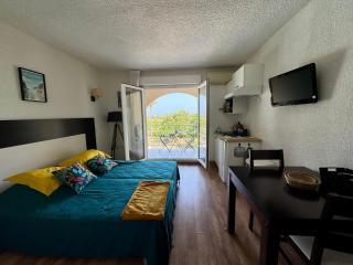 Saint-Florent studio vue piscine - 1