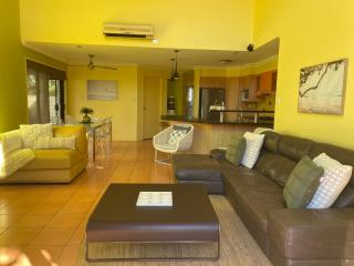 Amazing Perfect Family Home - GC Beach location - 0