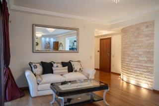 Zinovia's Luxury House - - 9