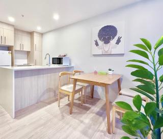 2BR Apt Next to Sky Tower with Pool Gym Access - Auckland - 0