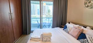 Cozy 1 Bed aprt in Marina Diamond 1 Tower - 6