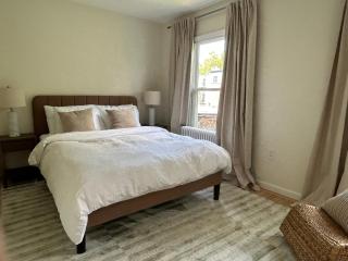 NEW! Historic Townhouse-14 min to WTC - Jersey City - 2