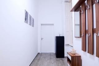 Andrássy Getaway in spacious 3BR & Private Balcony - 3