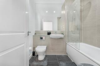 Luxury 2BR minutes from City and Station - Free Parking, WiFi, Netflix - 1