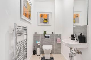 Luxury 2BR minutes from City and Station - Free Parking, WiFi, Netflix - Dartford - 6