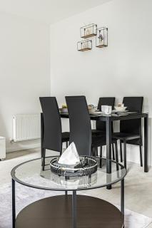 Luxury 2BR minutes from City and Station - Free Parking, WiFi, Netflix - 7