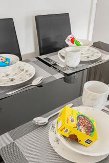 Luxury 2BR minutes from City and Station - Free Parking, WiFi, Netflix - Dartford - 3